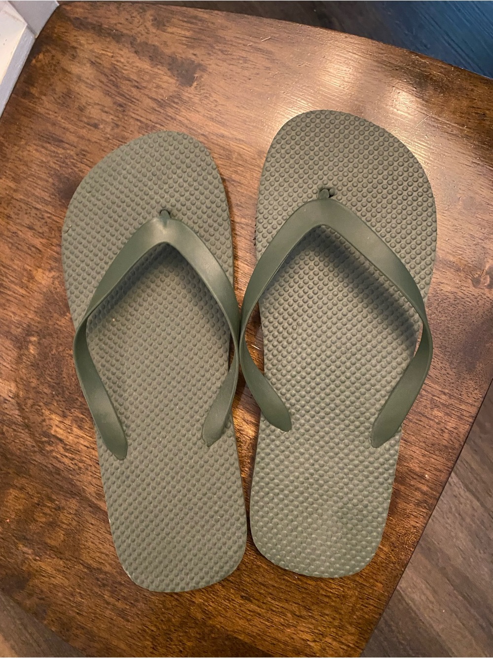NWOT Men's Olive Green Flip Flops - Casual Beach Sandals Size 11-12